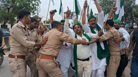 Farmers of Kota village reached to give memorandum to CM