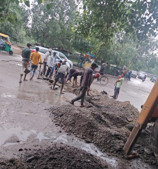 Lalbagh plunged into darkness, Gomtinagar in trouble due to underground cable cut
