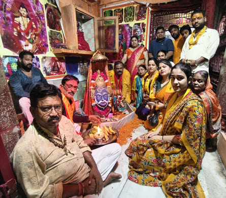 Devotees did a grand decoration of Mahakal in Bilsi