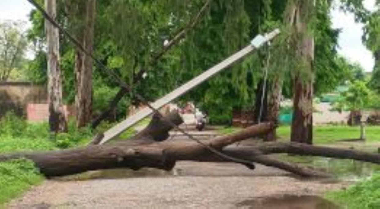 Two thousand villages have no electricity for two days