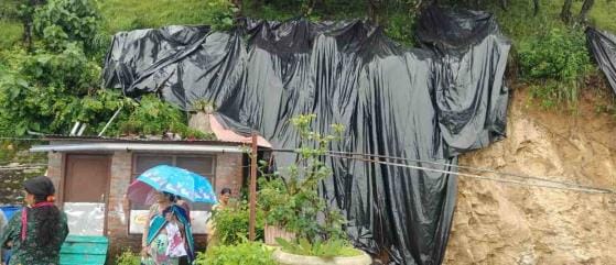 Due to land subsidence, the lives of seven families of Dafa village were reduced to tents