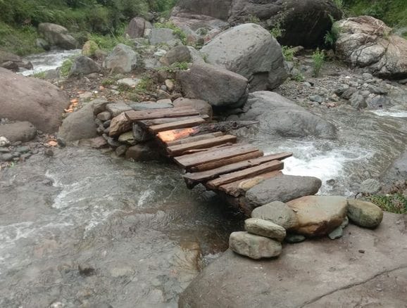 The bridge has not been built for three years, villagers are crossing it risking their lives