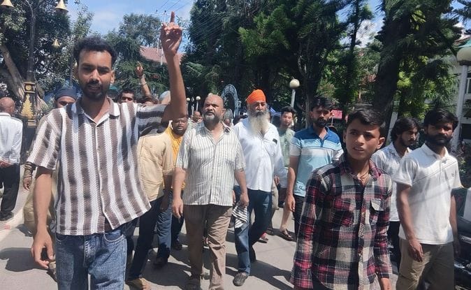 Traders took to the streets in protest against the auction for the Fadi Market