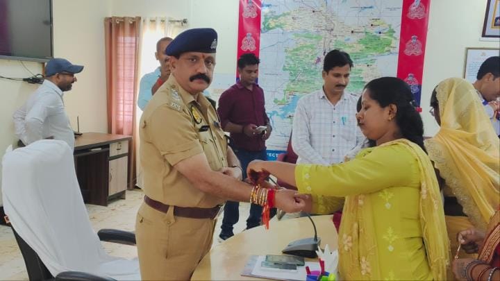 Rakhi tied to police and CISF personnel