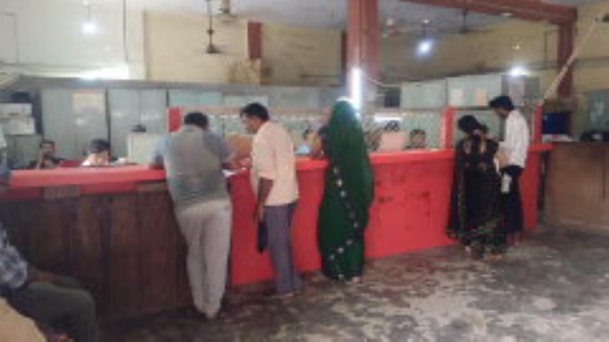 Santkabirnagar News : Server becomes a hindrance in the way of Rakhi, sisters are worried