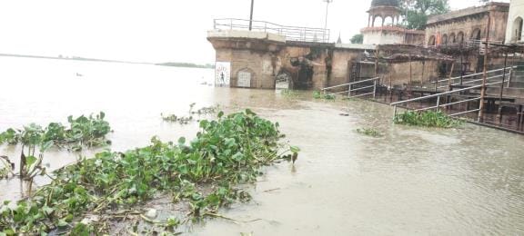 Ganga reached near the bathing ghats