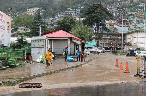 The roads of Kullu became ponds due to rain water
