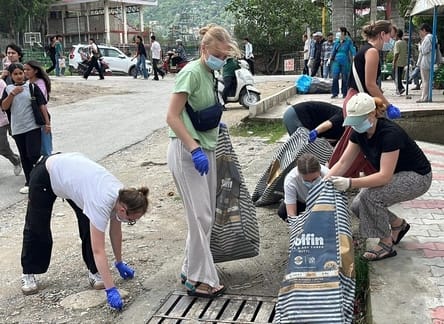 Volunteer teachers from America beautified the city