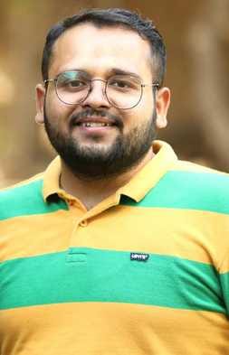 Oshin Shukla received Sahitya Gaurav Samman