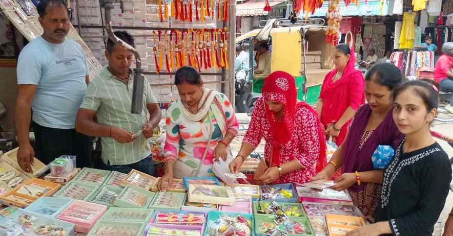 Raksha Bandhan festival is here, the market is full of colourful Rakhis