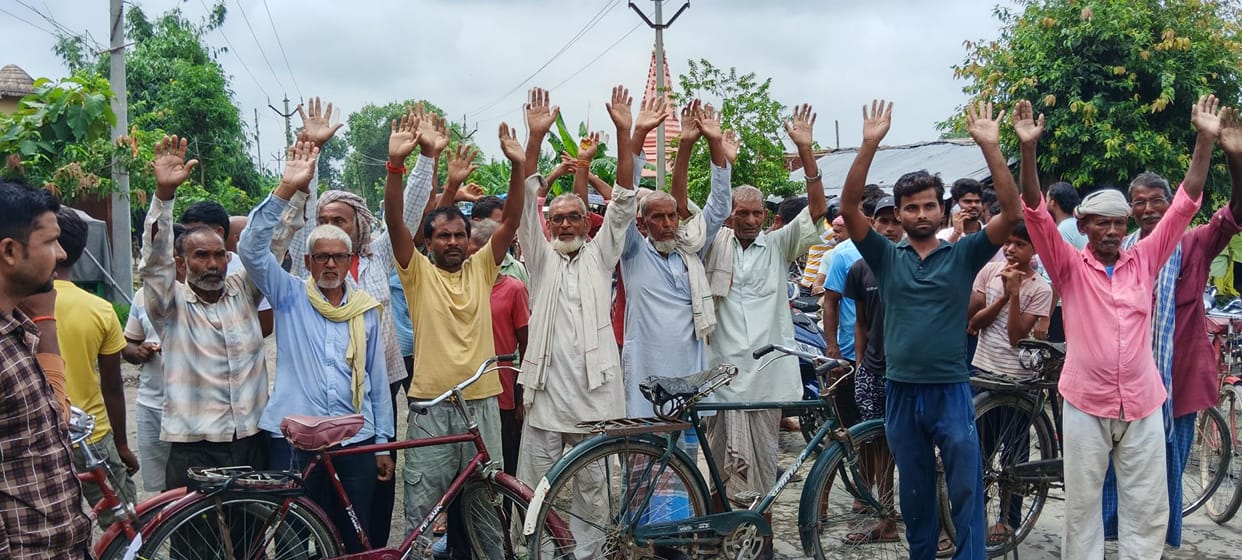 Anger erupted for urea, farmers took to the streets