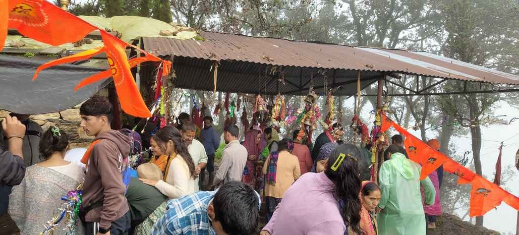 Reached the temple after climbing seven kilometers, offered bhog to Nanda Devi