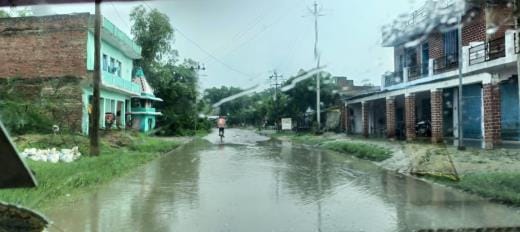 Waterlogging due to rain, traffic problems