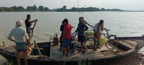 Bhadila I communication road flooded, villagers calling from boat