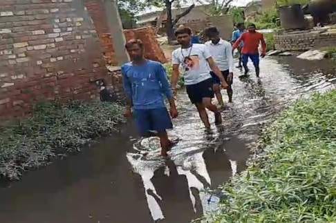Drainage disrupted in Raghupur Pukht village, water filled on roads