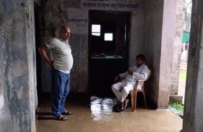 Government veterinary hospital is dilapidated, roof is leaking in rainGovernment veterinary hospital is dilapidated, roof is leaking in rain