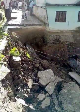 Badrinath highway reopened after 20 hours, 950 pilgrims left for their destination