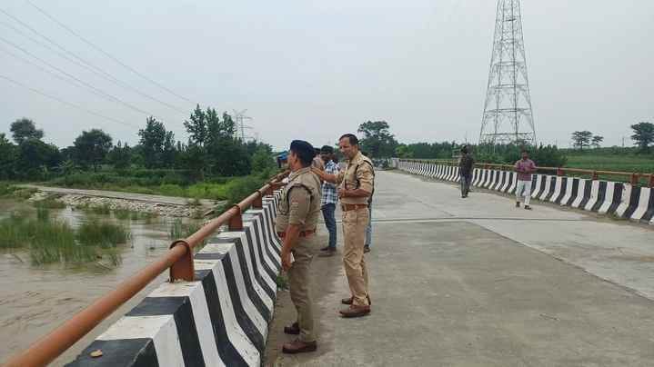 Water entered the city due to the spate of Pathri river