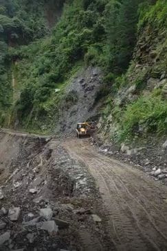 Chail-Janjheli road restored for small vehicles till Lambathach