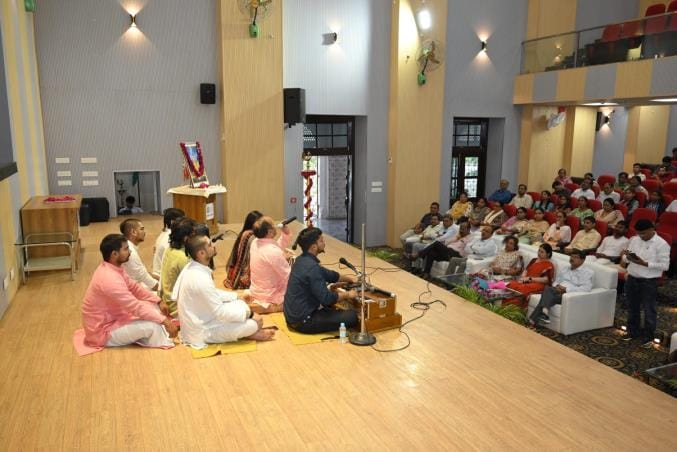The atmosphere became Shiva-filled in "Shiv Sandhya"