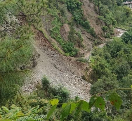 11 buses of Kullu depot got stuck due to road closure