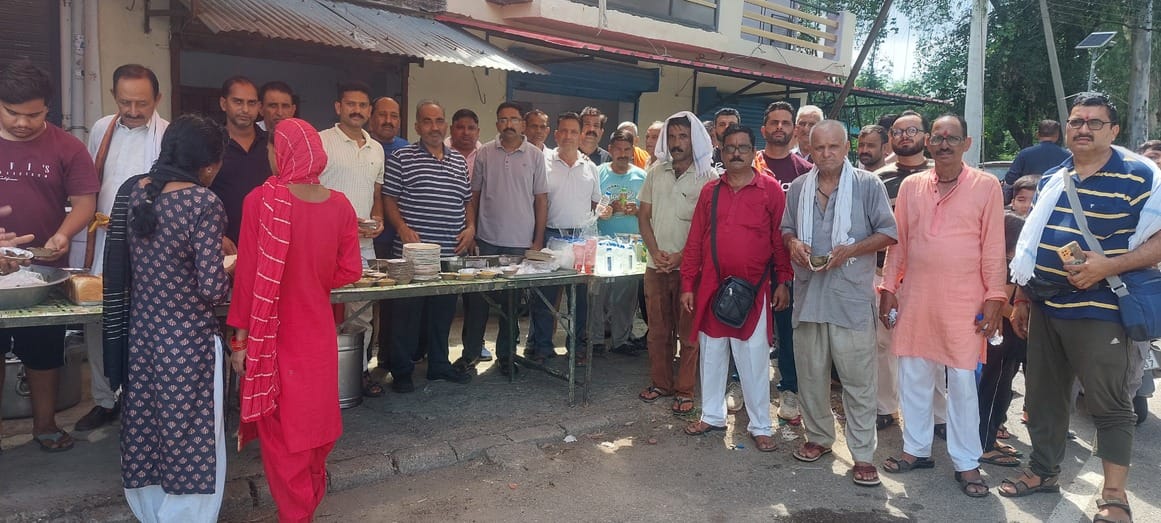Seva Dal left for Manimahesh with material