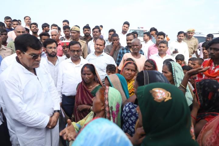 Cabinet Minister AK Sharma talking to women during the on-site inspection of Dharampur Bindtoliya in Madhuban.