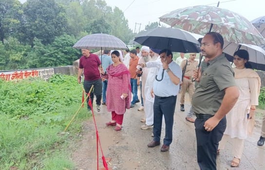 DM visited the situation in Khairullapur, Pitamgarh and Badia