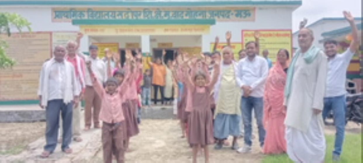 Merger of primary school Sadhopur cancelled, sweets distributed