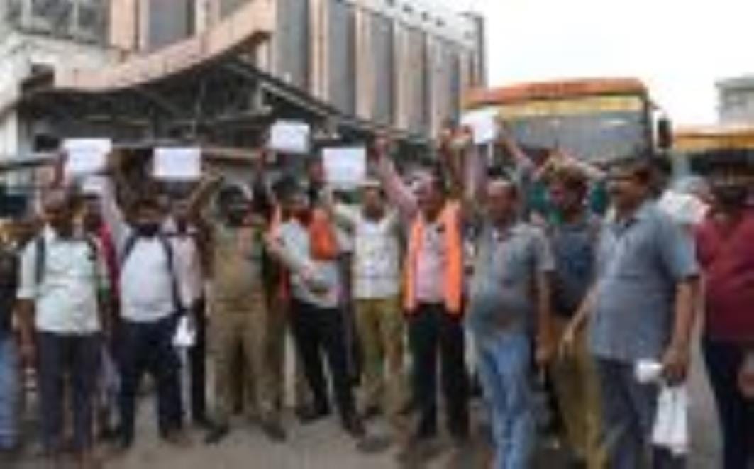 Roadways drivers and conductors hit the streets against illegal transportation