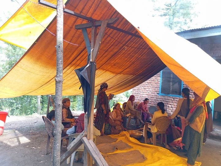 Thousands of houses unsafe in Seraj disaster, 6000 tarpaulins distributed