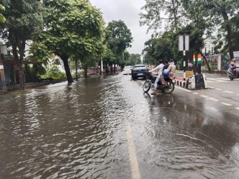 Trouble due to rain...roads turned into ponds, power supply also remained disrupted
