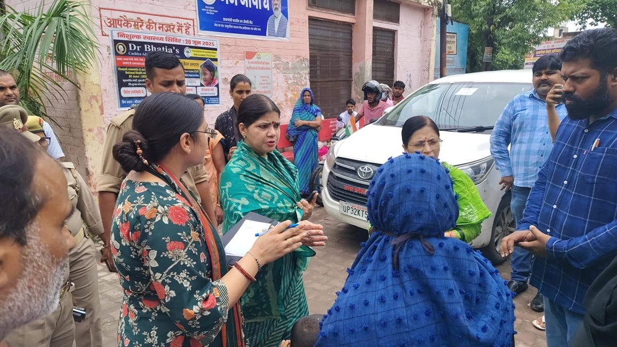 Santkabirnagar News: Medicines from outside were being prescribed, Women's Commission member expressed displeasure