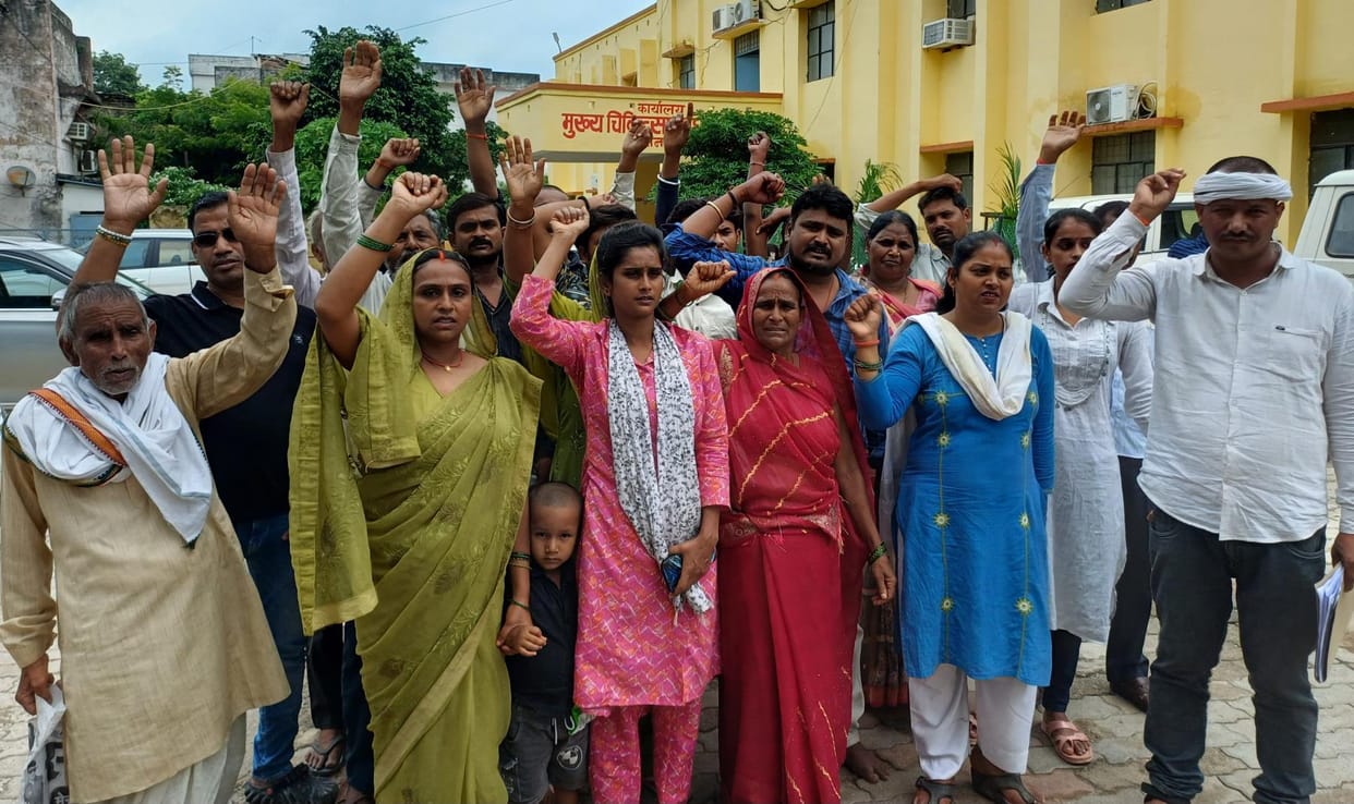 A woman and a teenager died during treatment, a hospital was sealed after the uproar