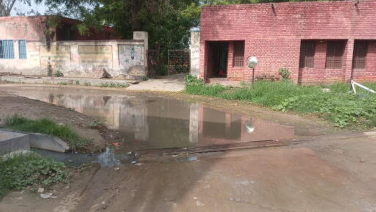 Sanitation system in Nuhianwali has collapsed, walking has become difficult