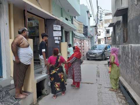 Chain snatched from shopkeeper