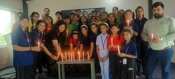 Tribute paid to disaster victims by lighting candles