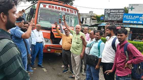 Demonstration was done in front of the roadways bus station against illegal transportation