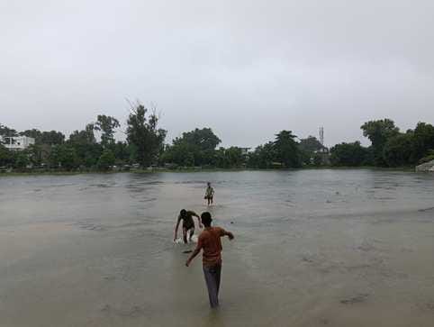 Disasterous rain... City roads turned into ponds, public life disrupted