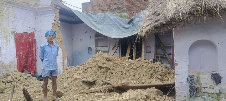A kutcha house collapsed in Shekhupur, four injured