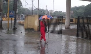 Clouds remained with drizzle, then there were chances of rain