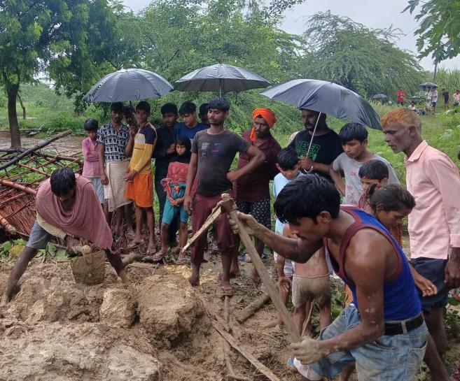 A kutcha wall collapsed, a young man and nine goats died