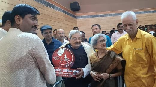 Hindi should get assurance from the government