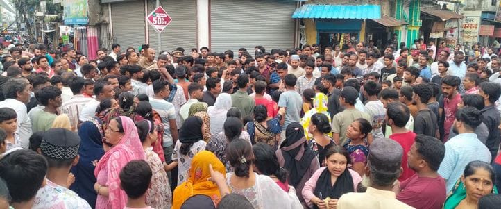 A young man injured in a knife attack died, angry family members blocked six roads