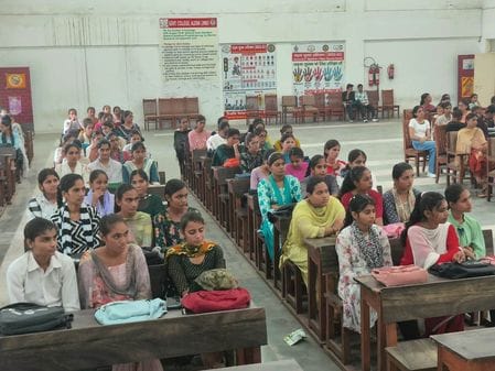 The Principal welcomed the newly admitted students
