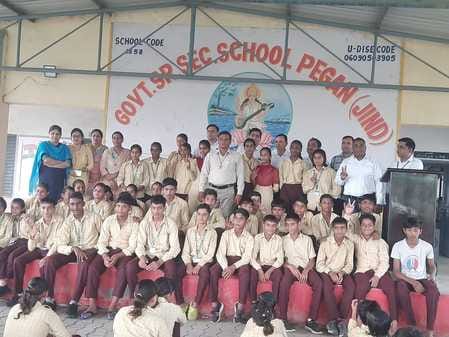 Students of Pegan Government School hoisted the flag in the block level sports competition
