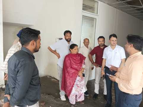 Plaster of the roof of the city council broke and fell, workers survived