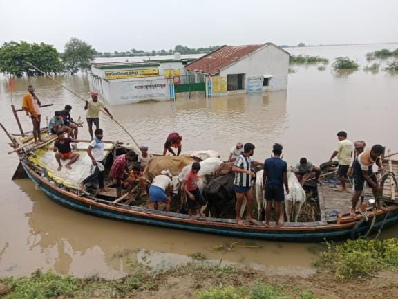 Saryu is one meter above the danger mark, Ganga's water level increased by four cm in eight hours
