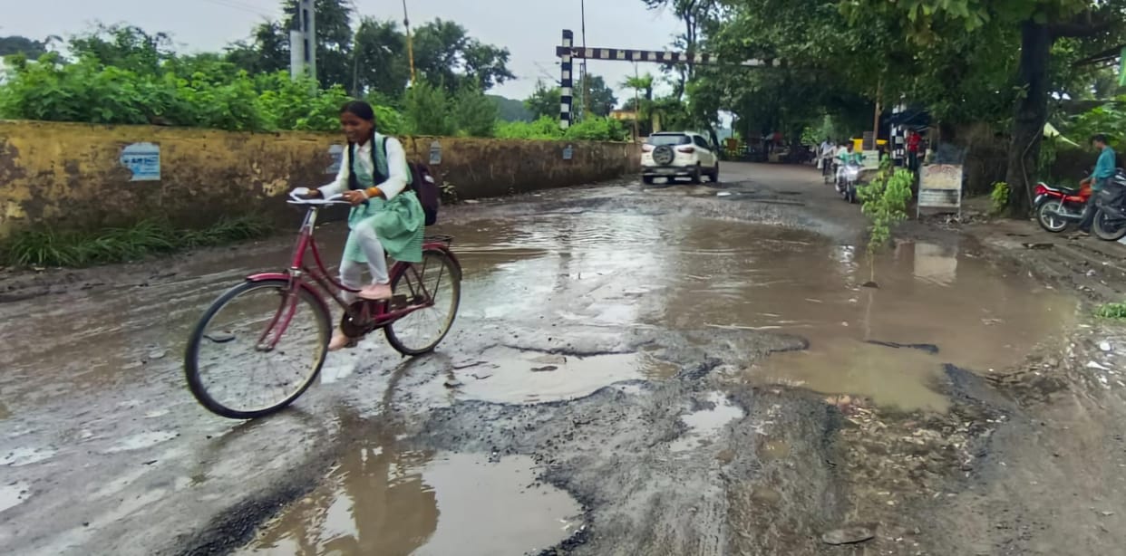 The road near the railway crossing has become a pond, there is a risk of accidents every day