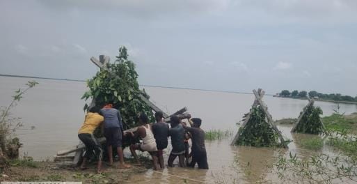 Gorakhpur News: Erosion slowed down as water level increased, now there is danger of flood